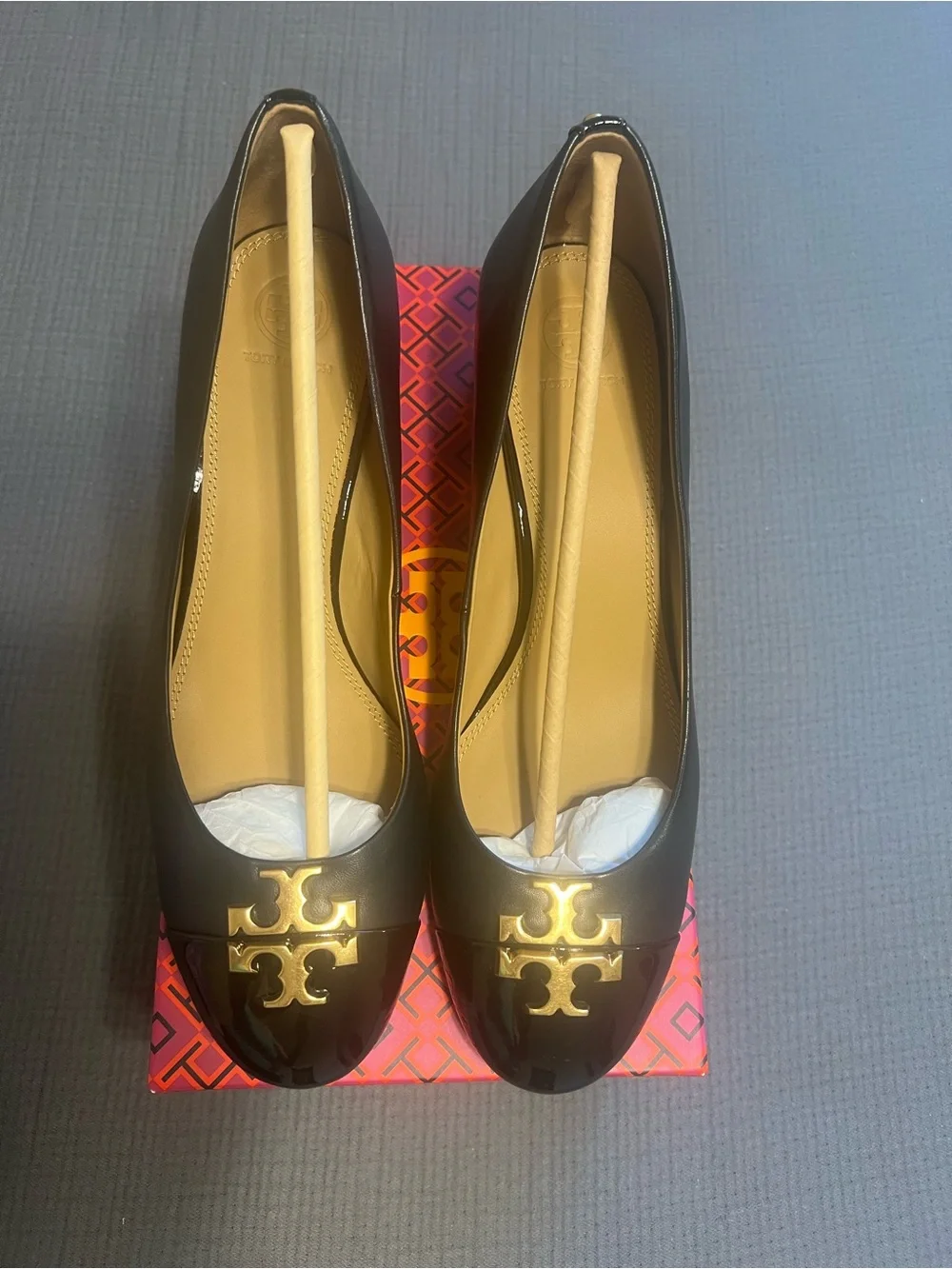 Tory Burch Everly 50MM Pump Nappa Leather/Patent Leather